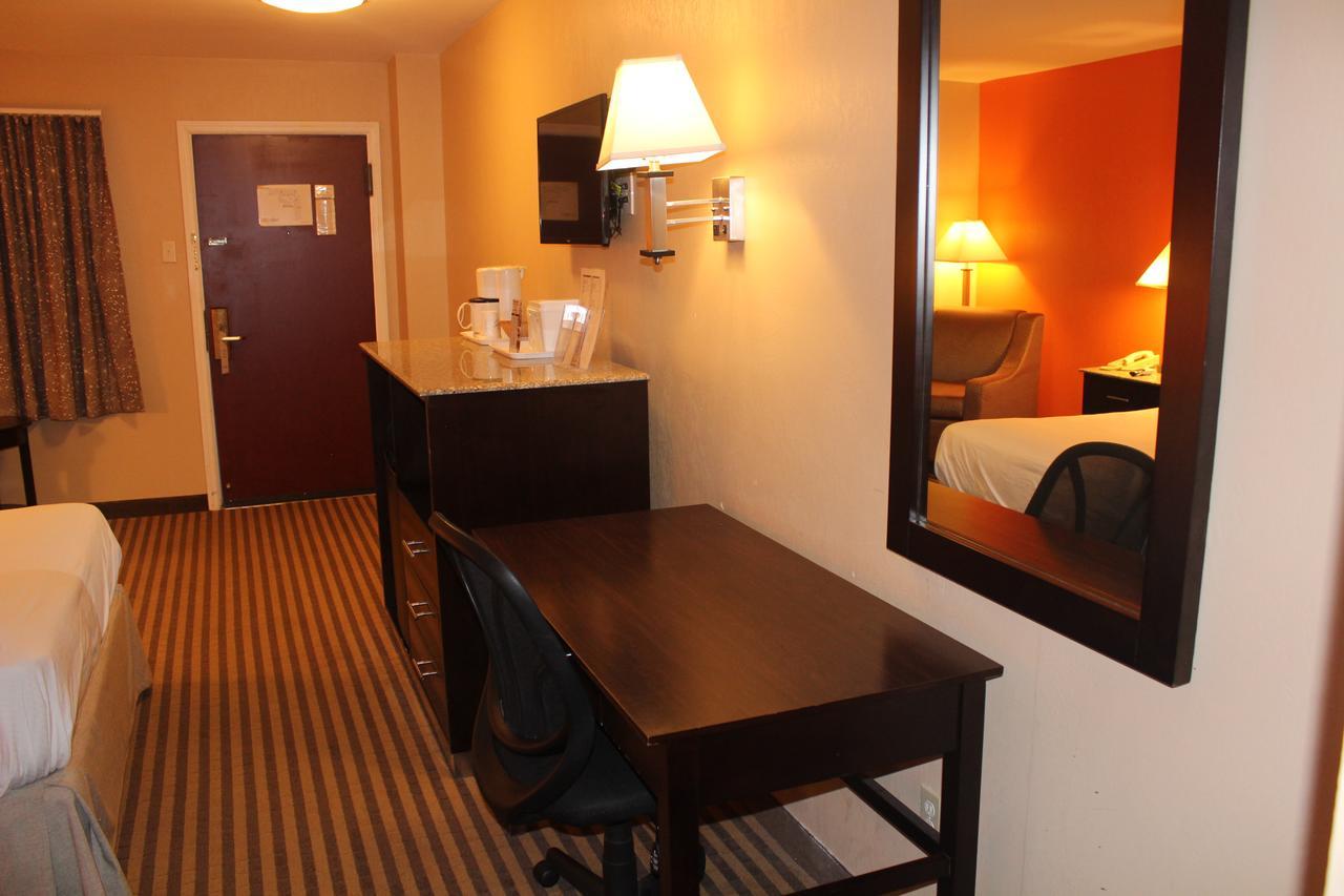 ชัวร์สเตย์ พลัส โฮเต็ล บาย เบสต์เวสเทิร์น เบลมาร์ Hotel เบลล์มาร์ ภายนอก รูปภาพ